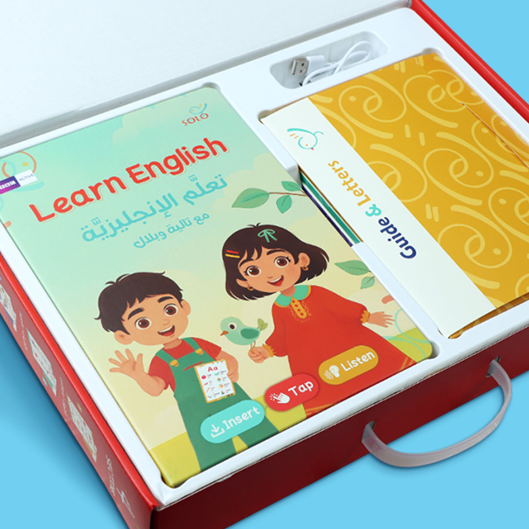 محتويات جهاز تعلم الإنجليزية للأطفال مع تاليا وبلال تشمل الجهاز والبطاقات التعليمية